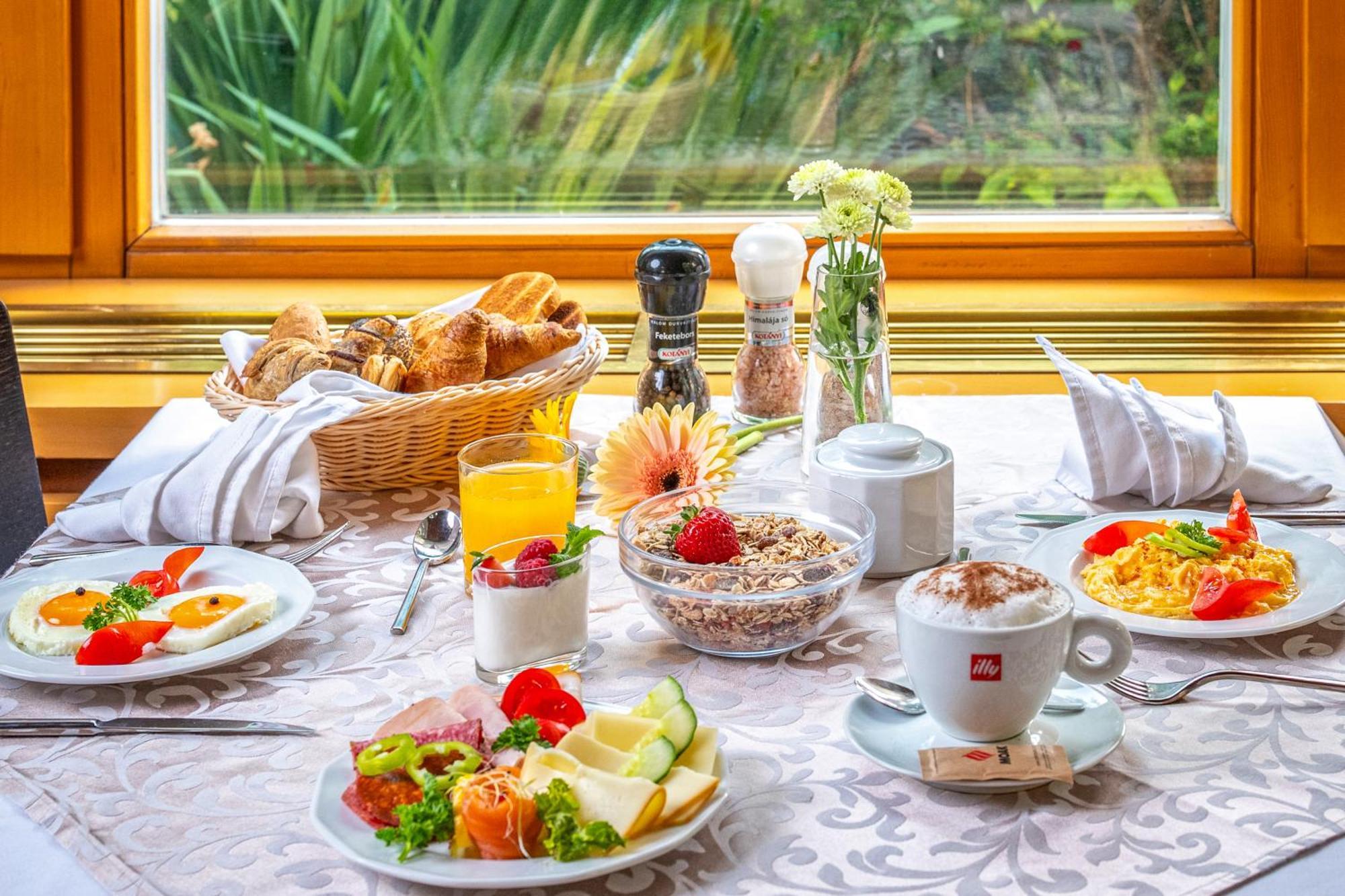 Corvin Hotel Budapest Sissi Wing Esterno foto